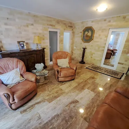 Casa Livia Pensión 3*